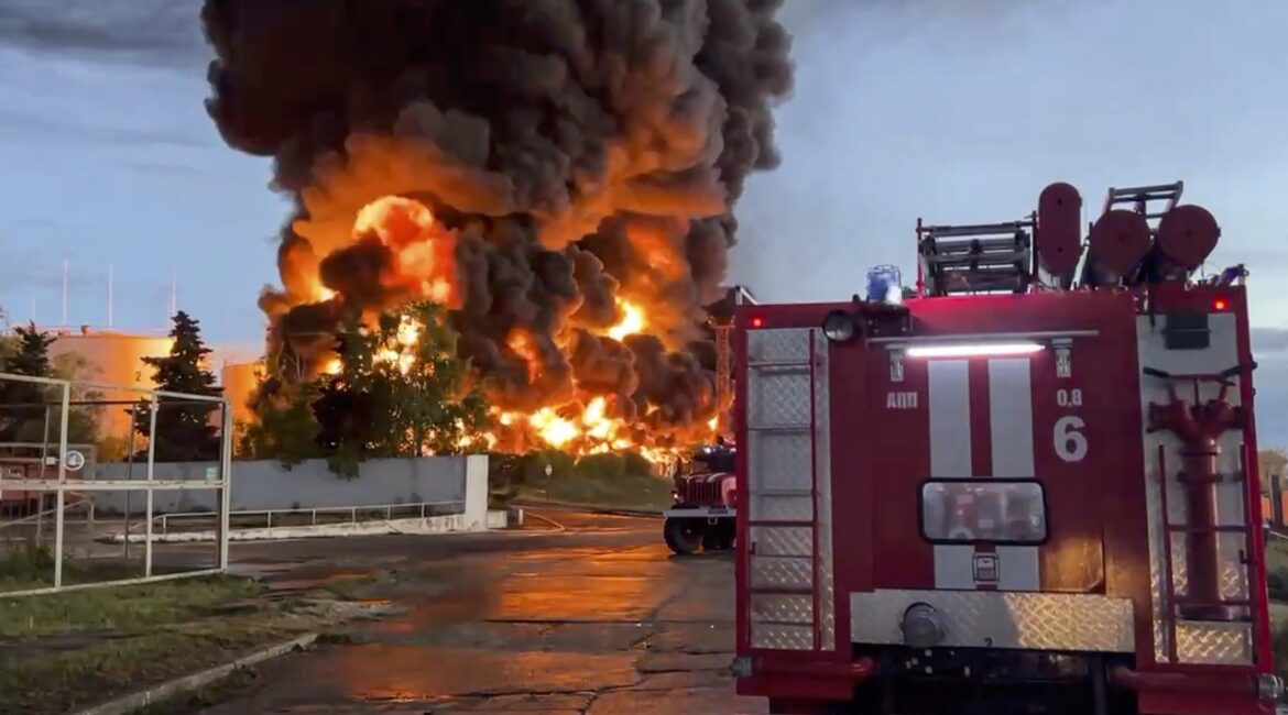 Украинские дроны нанесли удар по НПЗ Лукойла