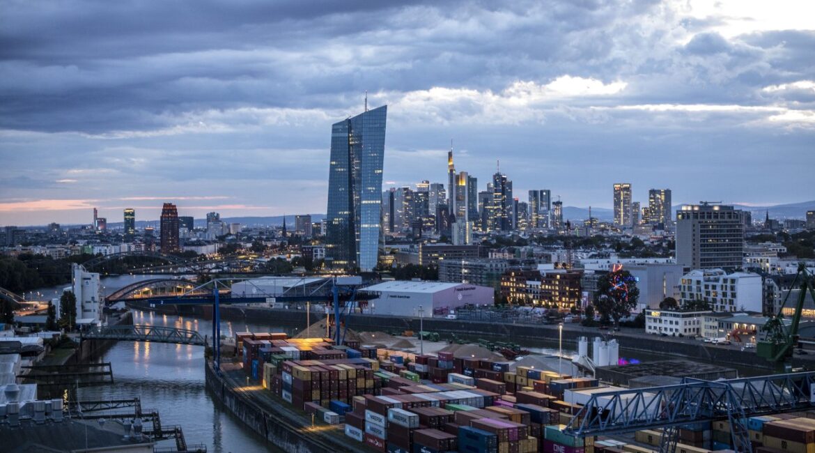 Оптимизм немецких инвесторов упал до самого низкого уровня за последние три года