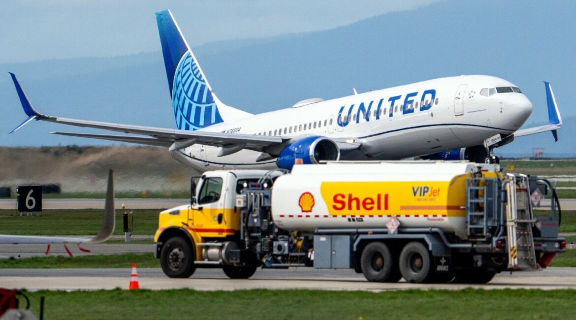 Кризис реактивного топлива стирает с авиационной карты все больше и больше рейсов