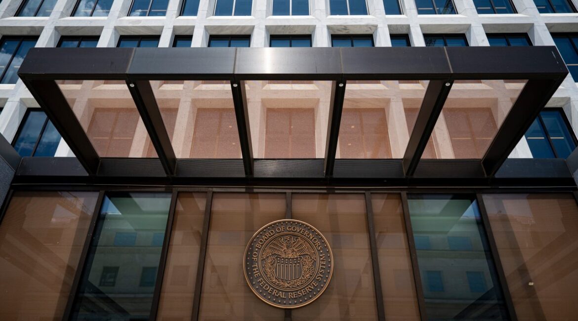 Все больше чиновников ФРС склоняются к рассмотрению вопроса о повышении процентных ставок