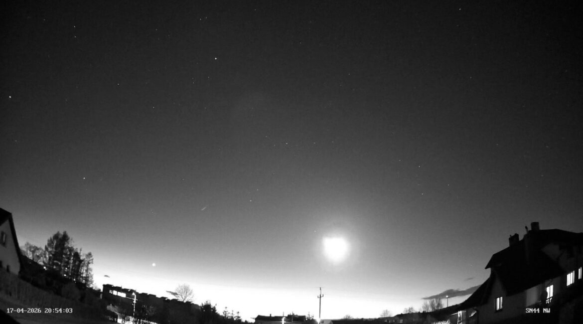 Огненный шар в небе над Польшей ВИДЕО