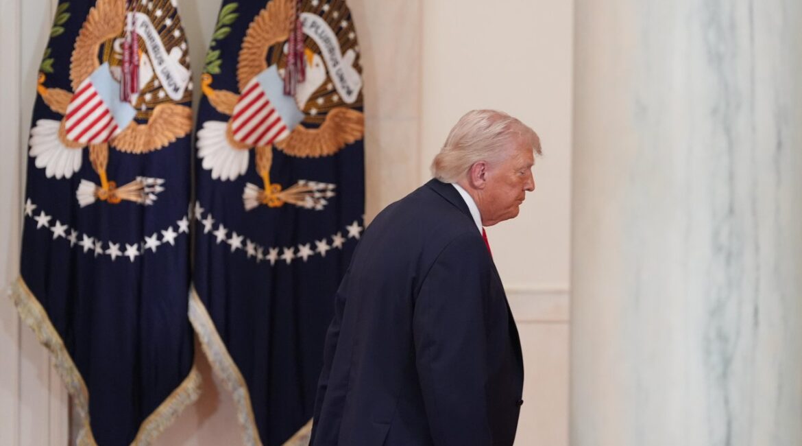 Трамп путешествует во времени? - Новости от Dnes.bg