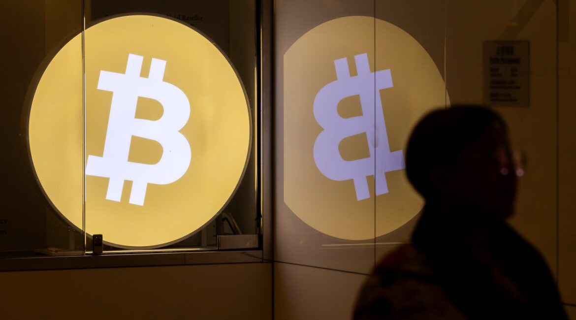 Рынок криптовалют демонстрирует устойчивость, но остается подверженным глобальной неопределенности