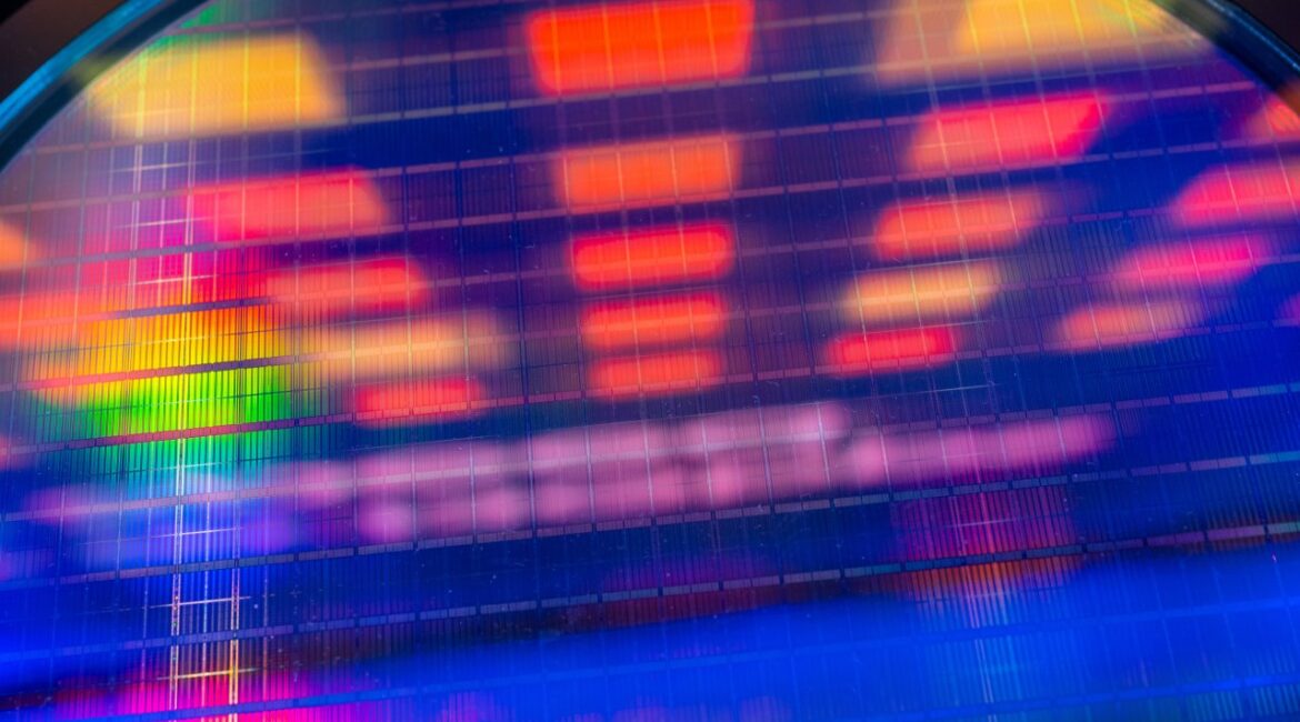 Samsung инвестирует $4 млрд в завод по производству чипов во Вьетнаме