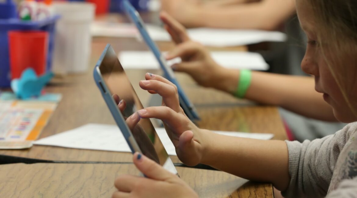 Планшеты в классе учат детей неправильным навыкам