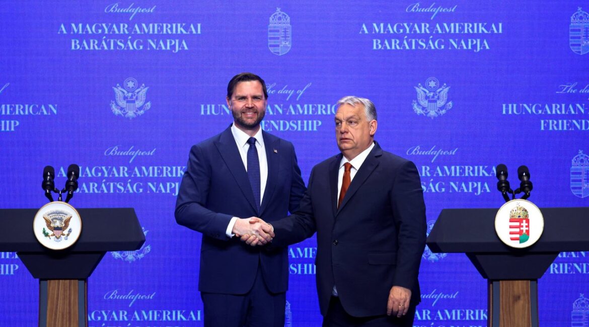 Вэнс из Будапешта: защищал Орбана и критиковал «бюрократов в Брюсселе»