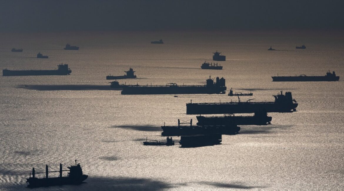 Экспорт российской нефти упал до самого низкого уровня за более чем шесть месяцев