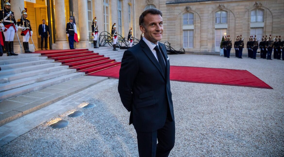 Его все покидают: последние одинокие месяцы Макрона в Елисейском дворце