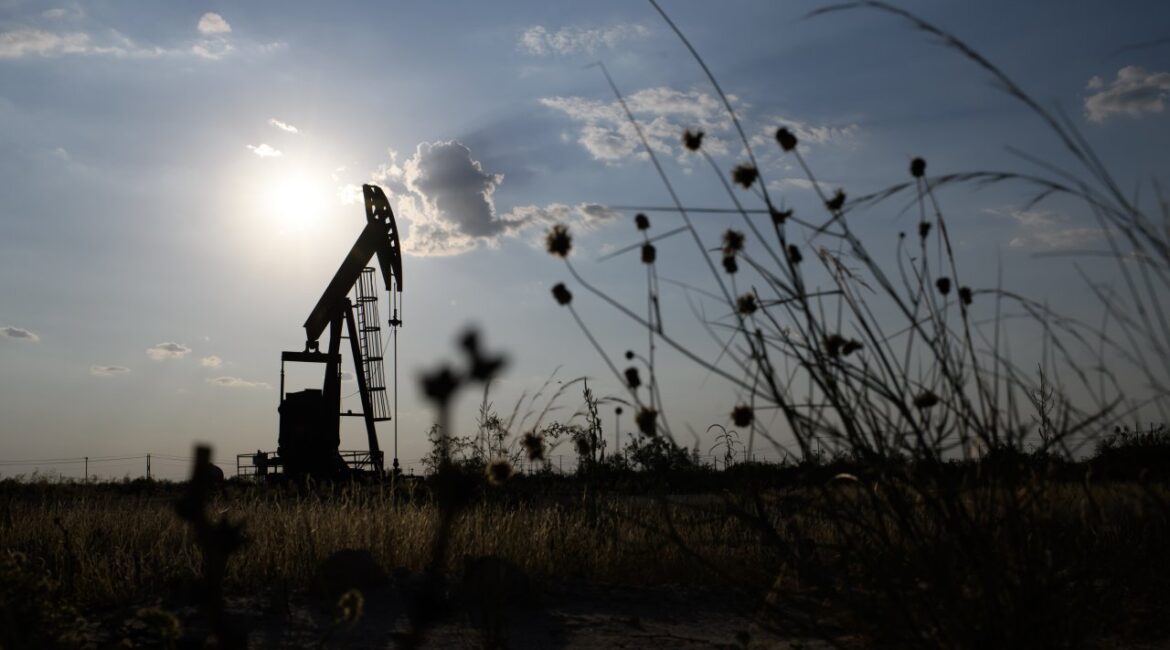 Нефть падает, Иран готовится участвовать в переговорах с США в Пакистане*