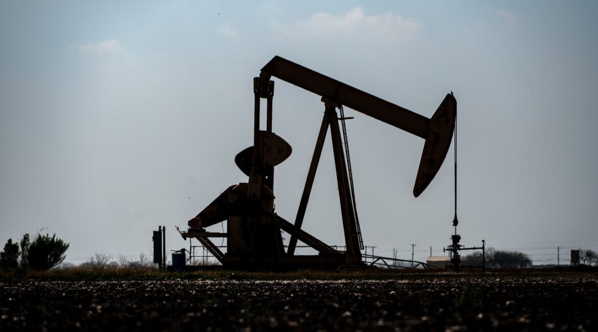 Нефть дорожает, несмотря на намеки Трампа на скорое окончание войны