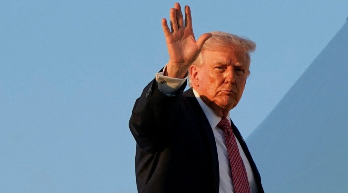 Трамп своим правым критикам в США: Они глупы!