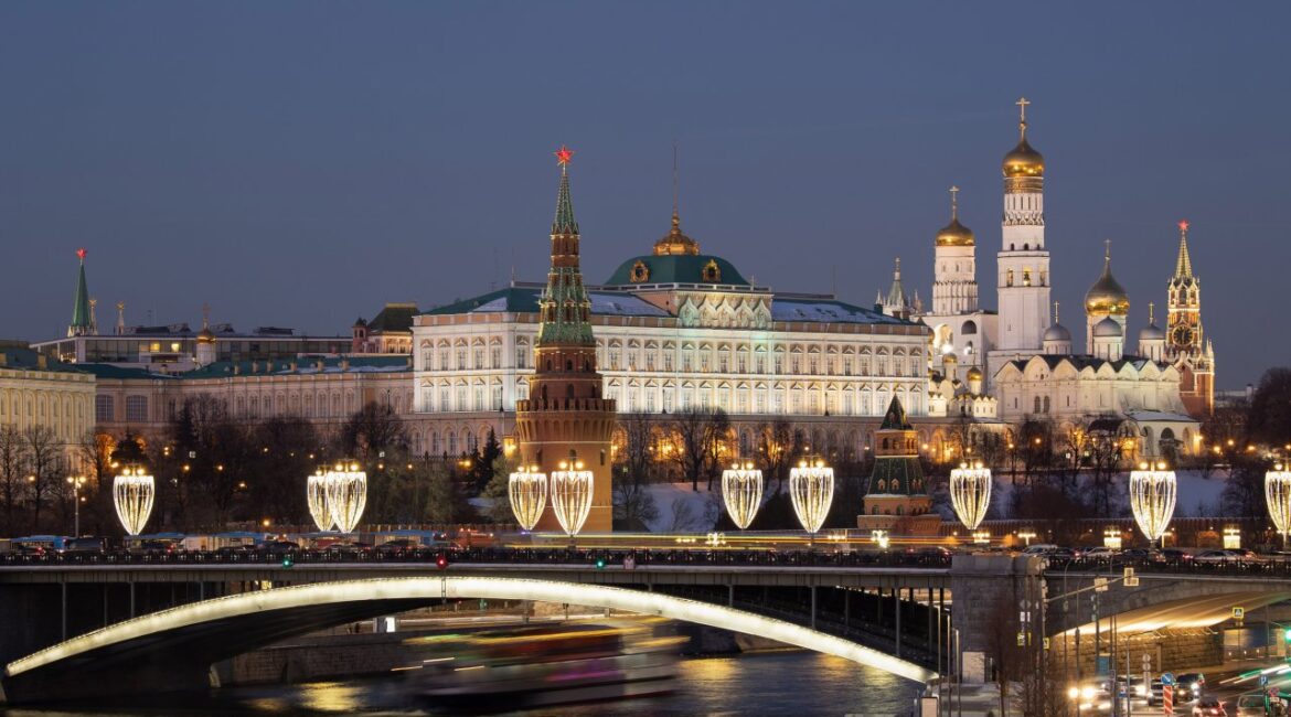 Россия увеличила расходы в марте из-за роста цен на нефть