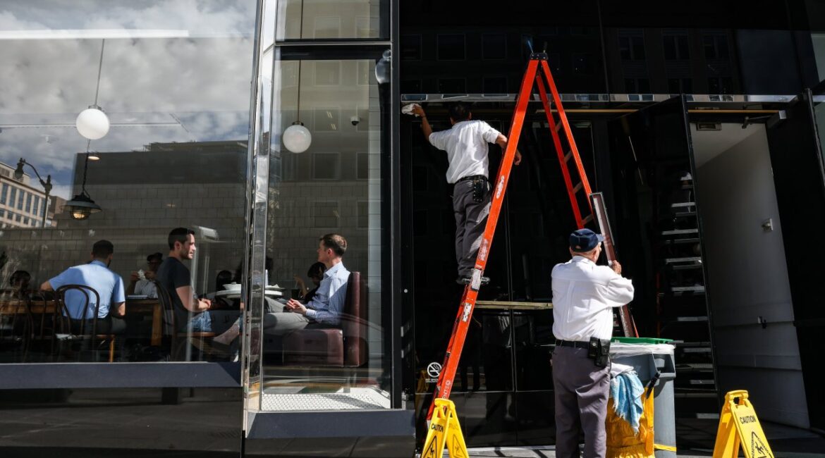 Занятость в США в марте росла более быстрыми темпами, чем ожидалось