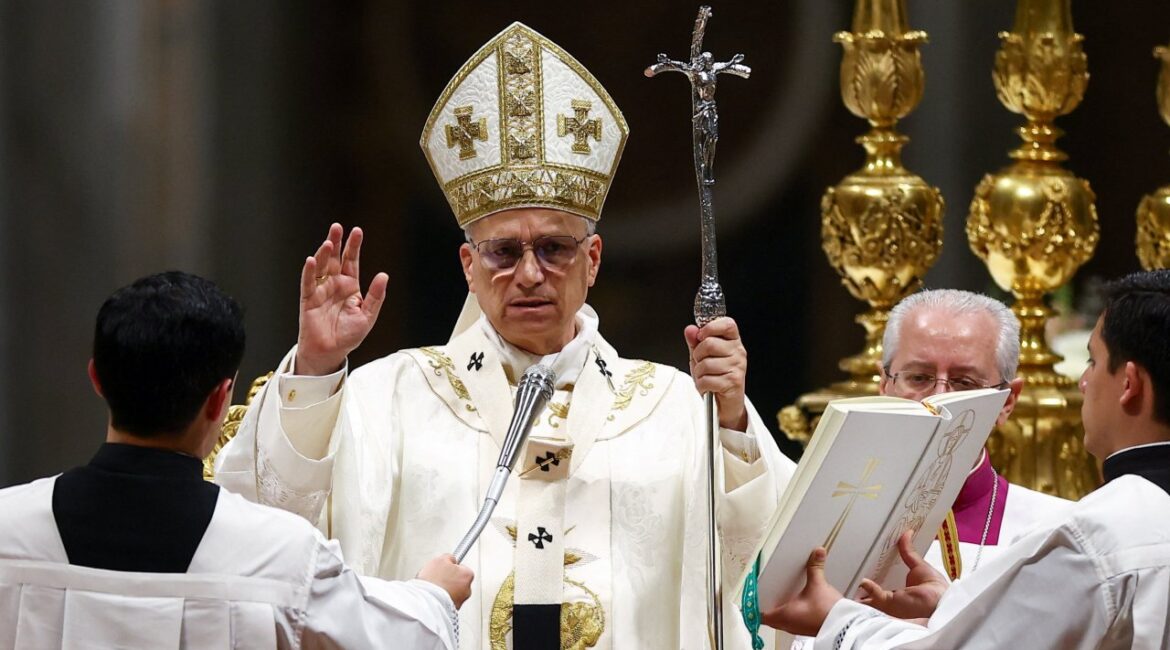 Католики празднуют Пасху, Папа Римский призывает к миру