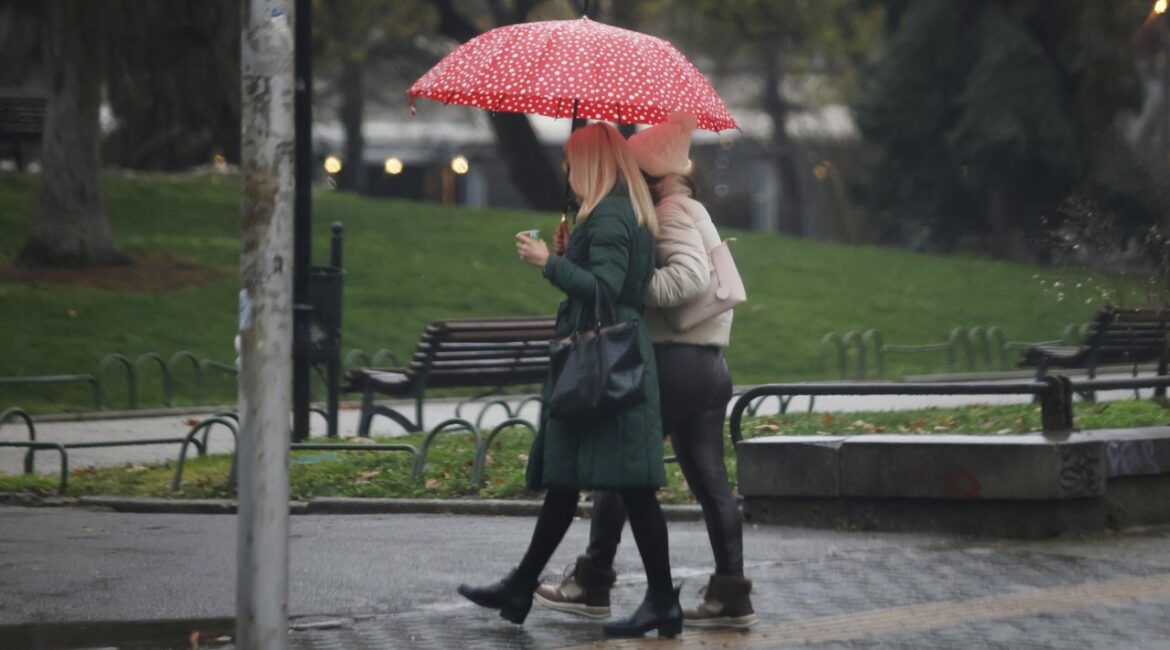Погода сегодня: Небольшой дождь, местами снег