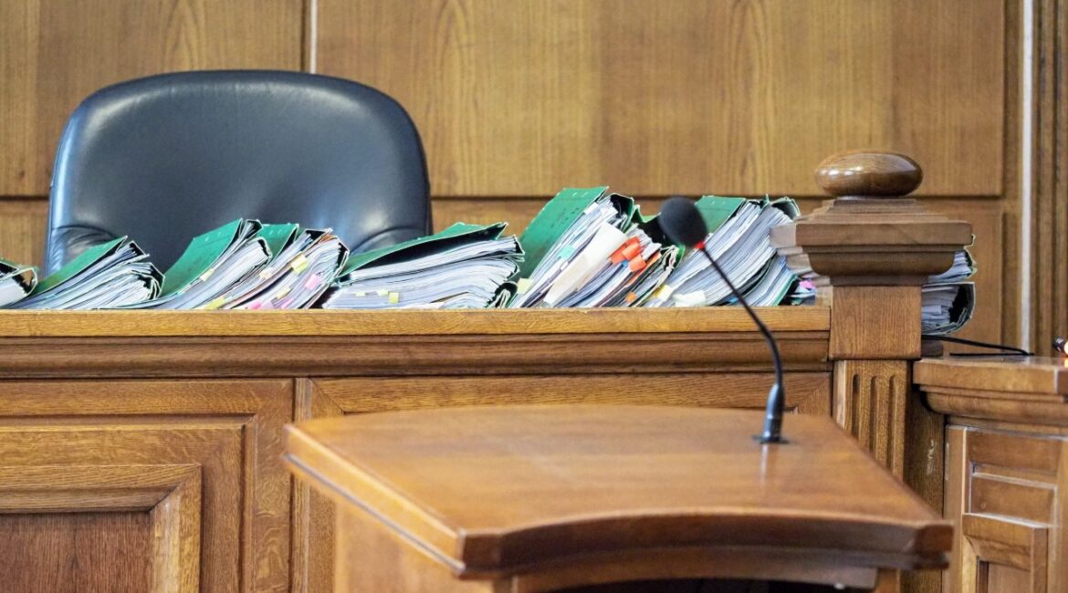 Обвинили торговцев, пойманных с 40 кг конопли