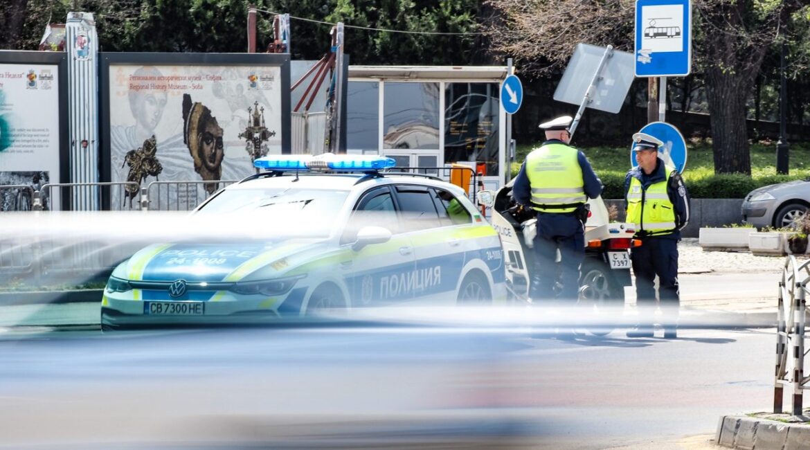 Под Дупницей полиция изъяла доллары, ноутбук и список имен