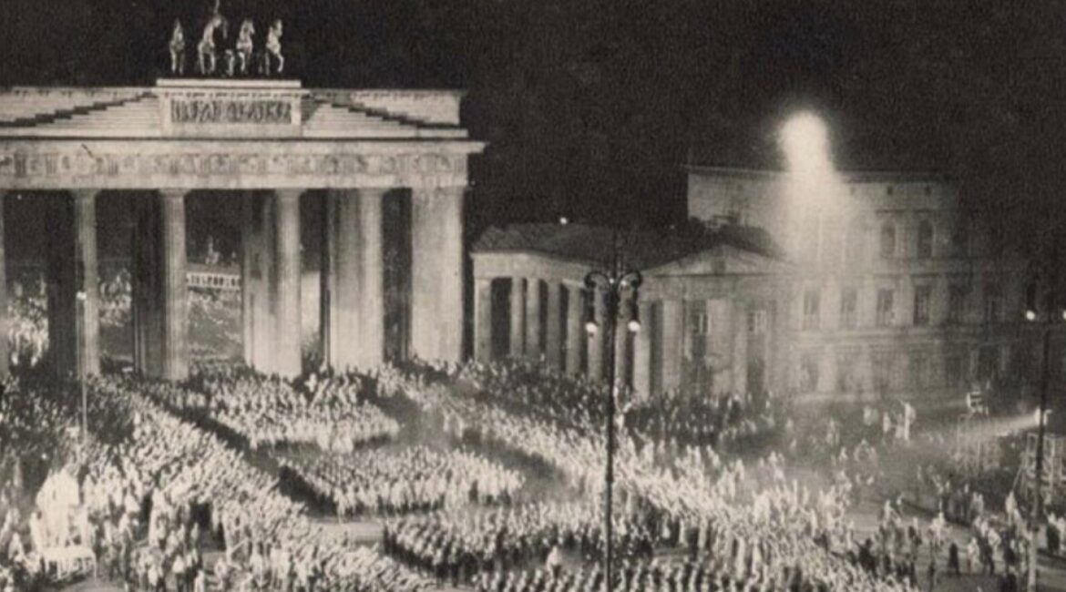 Новый онлайн-поиск выявил нацистские корни в семьях