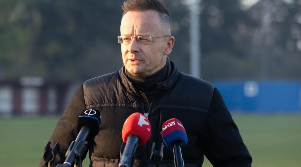 Куда пропал Сьярто после потери Орбана?