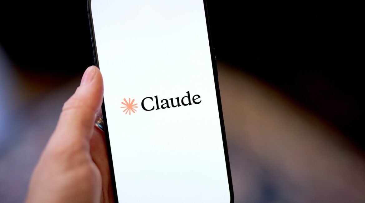 Anthropic пытается сдержать утечку исходного кода ИИ-агента Claude Code