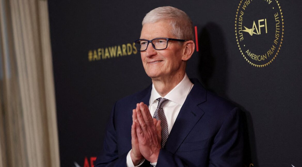 Тим Кук уходит с поста генерального директора Apple